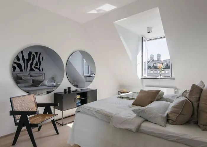 Hemingway Penthouse With Fireplace/Chimney