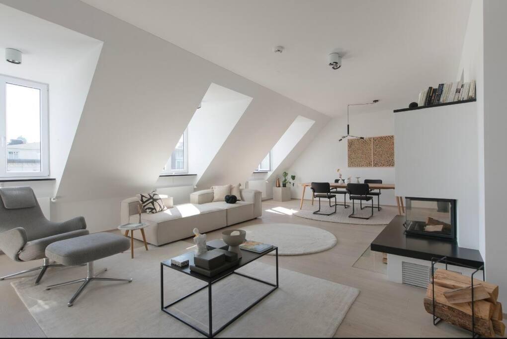 Hemingway Penthouse With Fireplace/chimney Apartment Munich