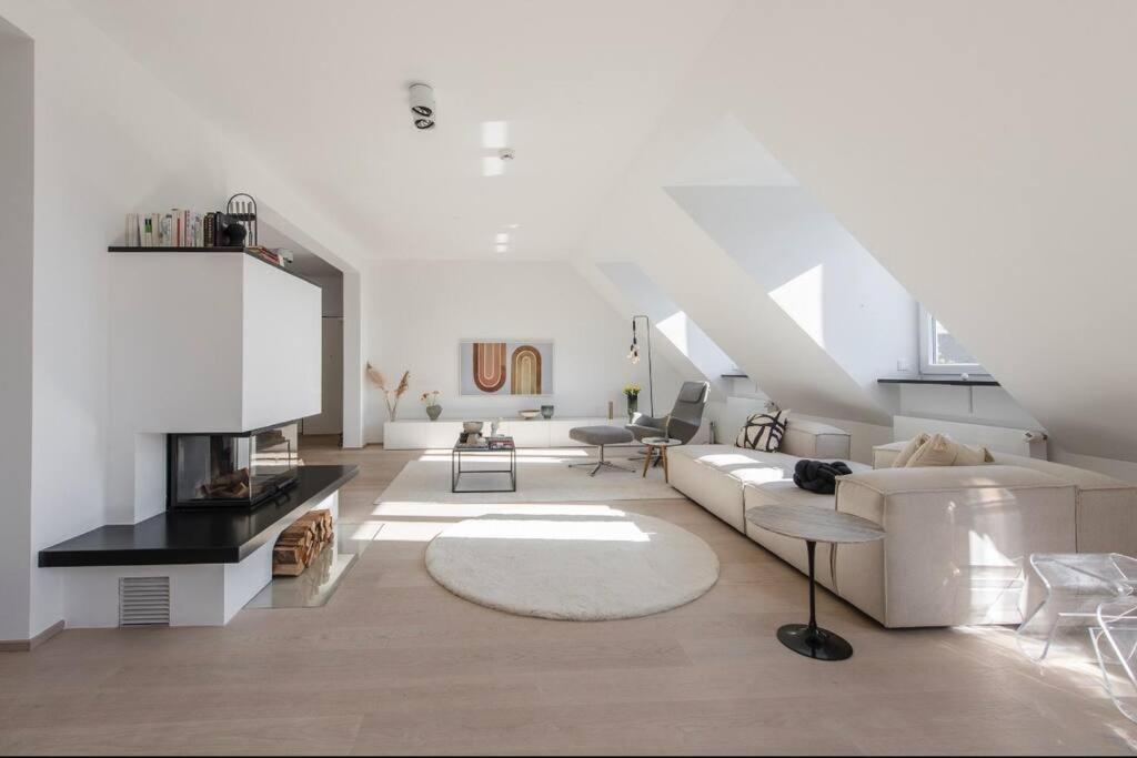Hemingway Penthouse With Fireplace/chimney Apartment